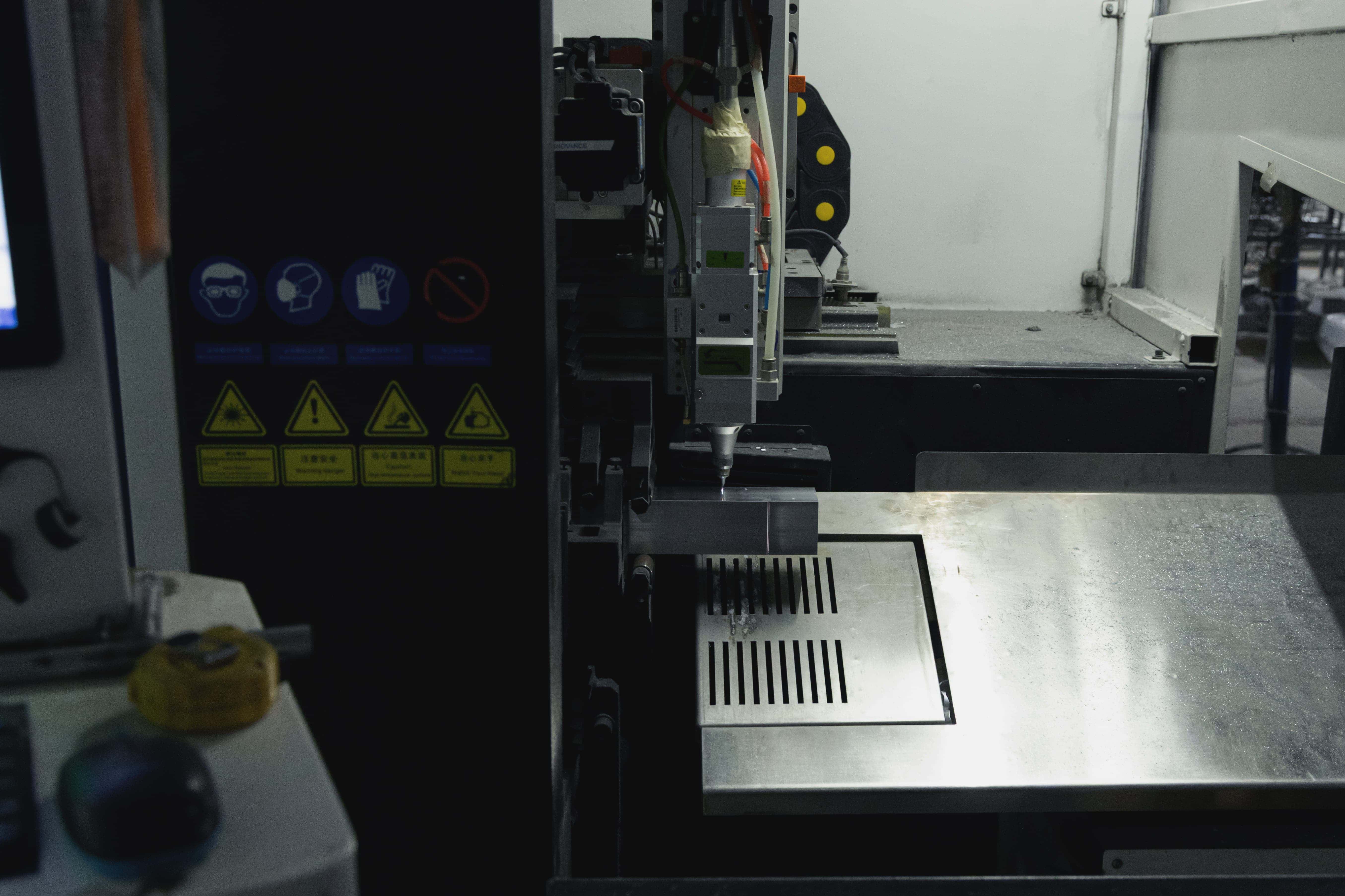 Aluminum automatic laser cutting