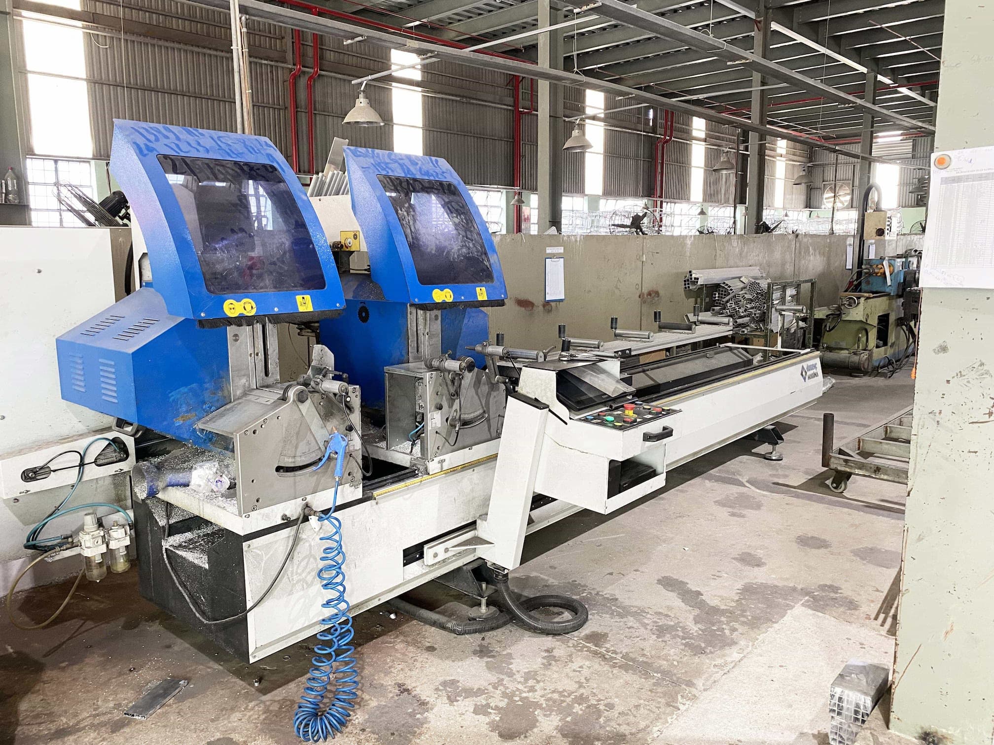 Aluminum automatic laser cutting